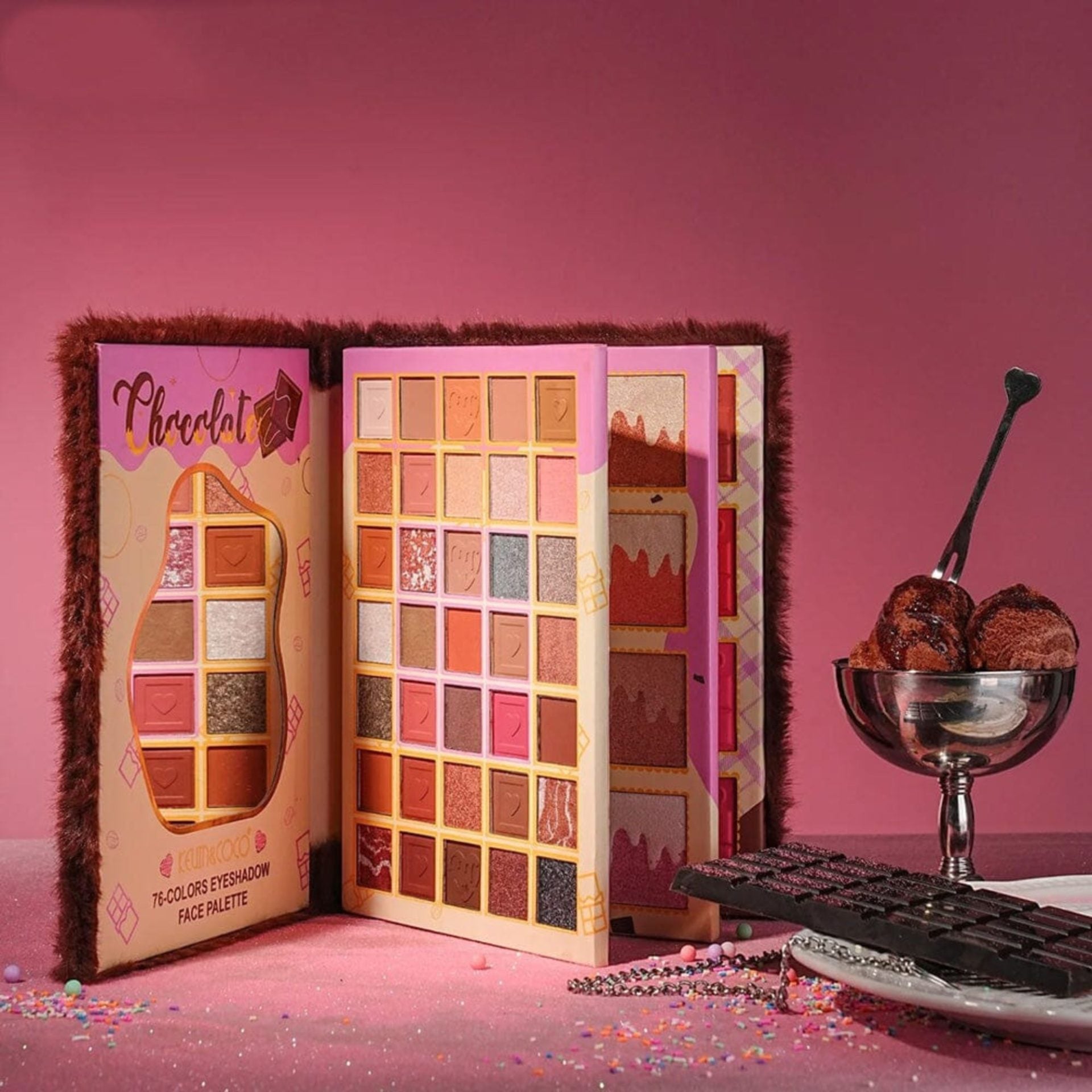 Paleta Machiaj Profesionala KEVIN & COCO Chocolate Fuzzy Collection, 76 Culori, Trusa Completa pentru Ochi si Fata, Farduri Mate si Sidefate, Blush, Iluminator si Contur, cu Oglinda, Pigmentare Intensa, Multicolor