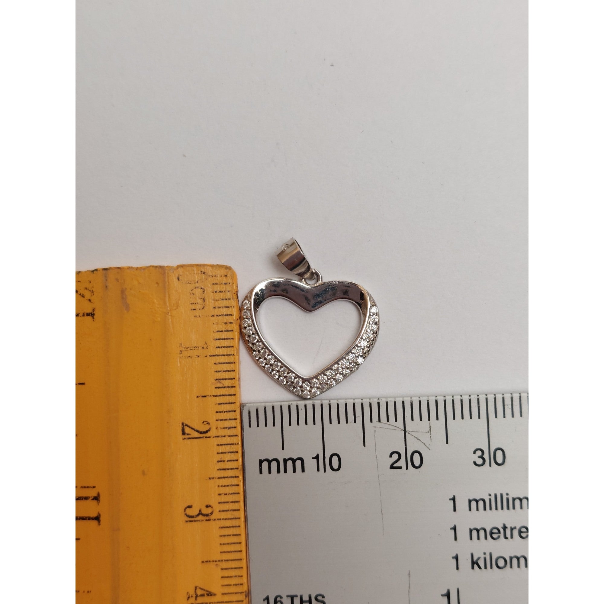 Pandantiv, Argint 925, Model Inima Contur cu Pietre Rodiata, 1.7 G, 1.6 x 1.8 Cm