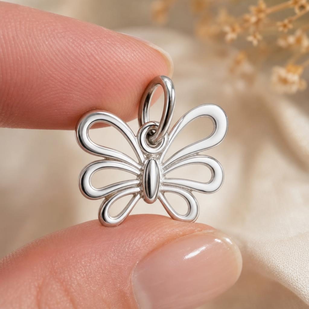Pandantiv din Argint 925, Model Fluture, Bijuterie Decorativa cu Design Elegant, 18x18 mm, Greutate 0.8 g, Argintiu