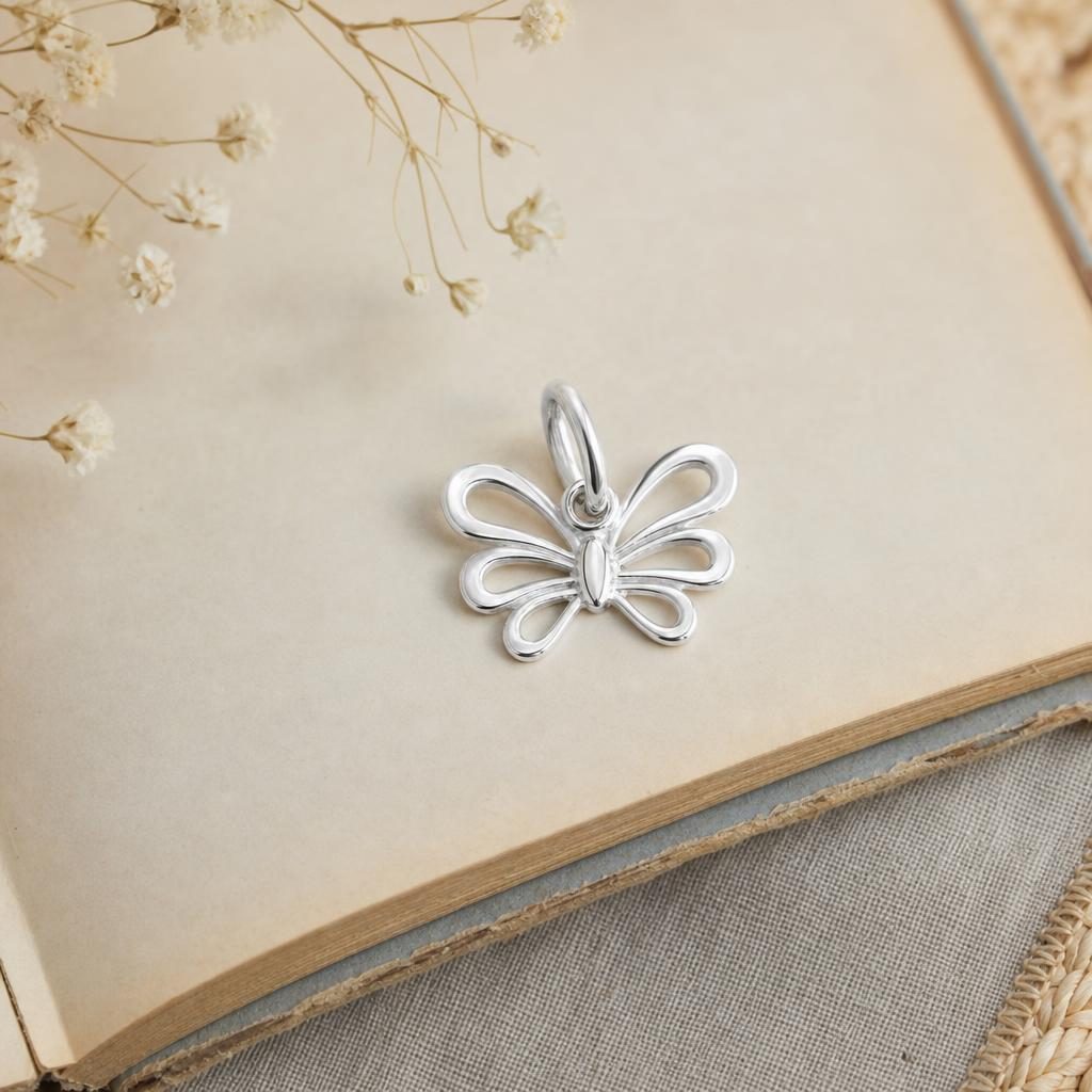 Pandantiv din Argint 925, Model Fluture, Bijuterie Decorativa cu Design Elegant, 18x18 mm, Greutate 0.8 g, Argintiu