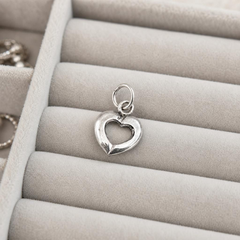 Pandantiv din Argint 925, Model Inima Conturata, Design Delicat, 18x12 mm, Greutate 0.9 g, Argintiu