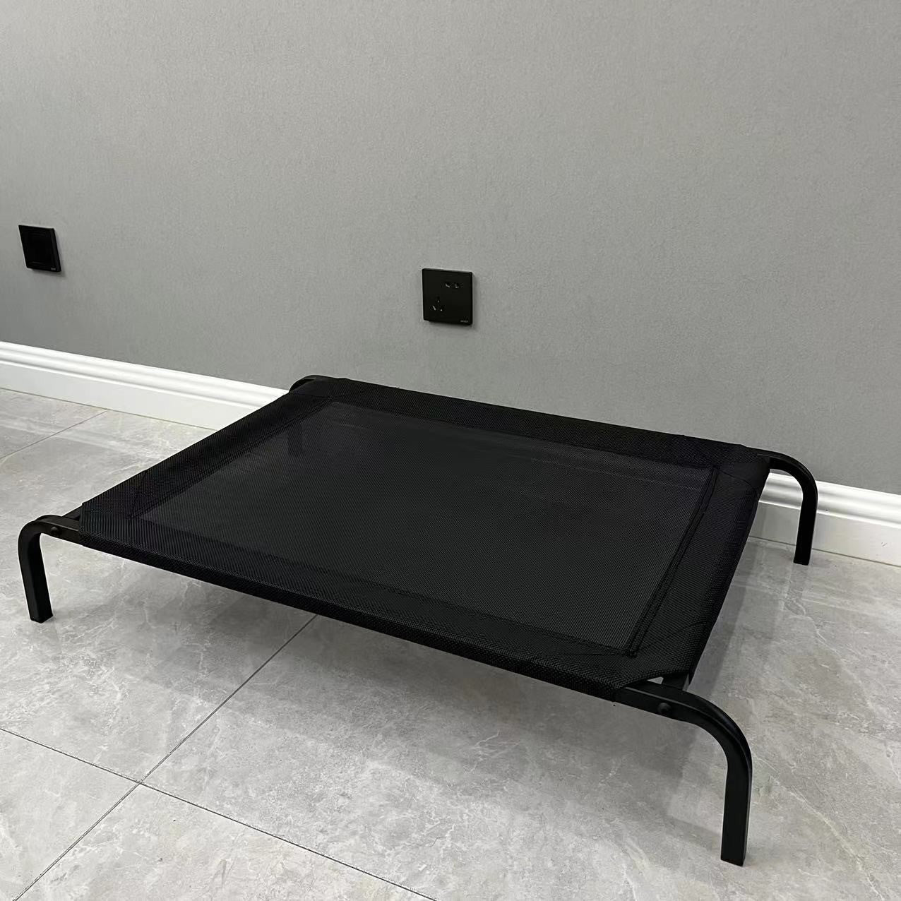 Pat pentru Animalele de Companie, din Plasa este Rezistent la Umiditate, Picioare de Otel, Respirabil, Marimea M 90 x 60 x 16 cm, Negru