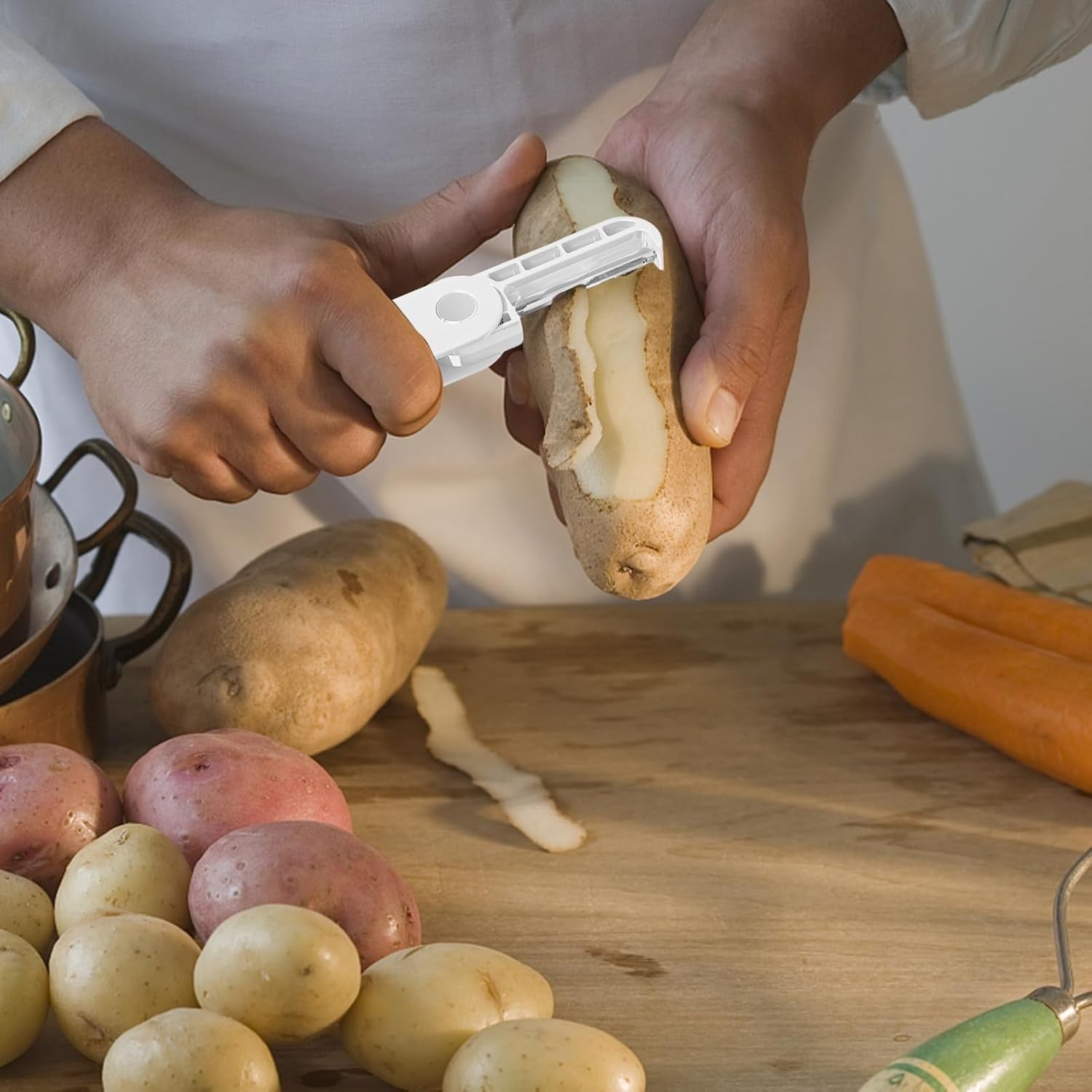 Peeler pentru Legume si Fructe, 3.6 x 9.1 cm, Multifunctional, Curatator Pliabil, din ABS si Otel Inoxidabil, Alb