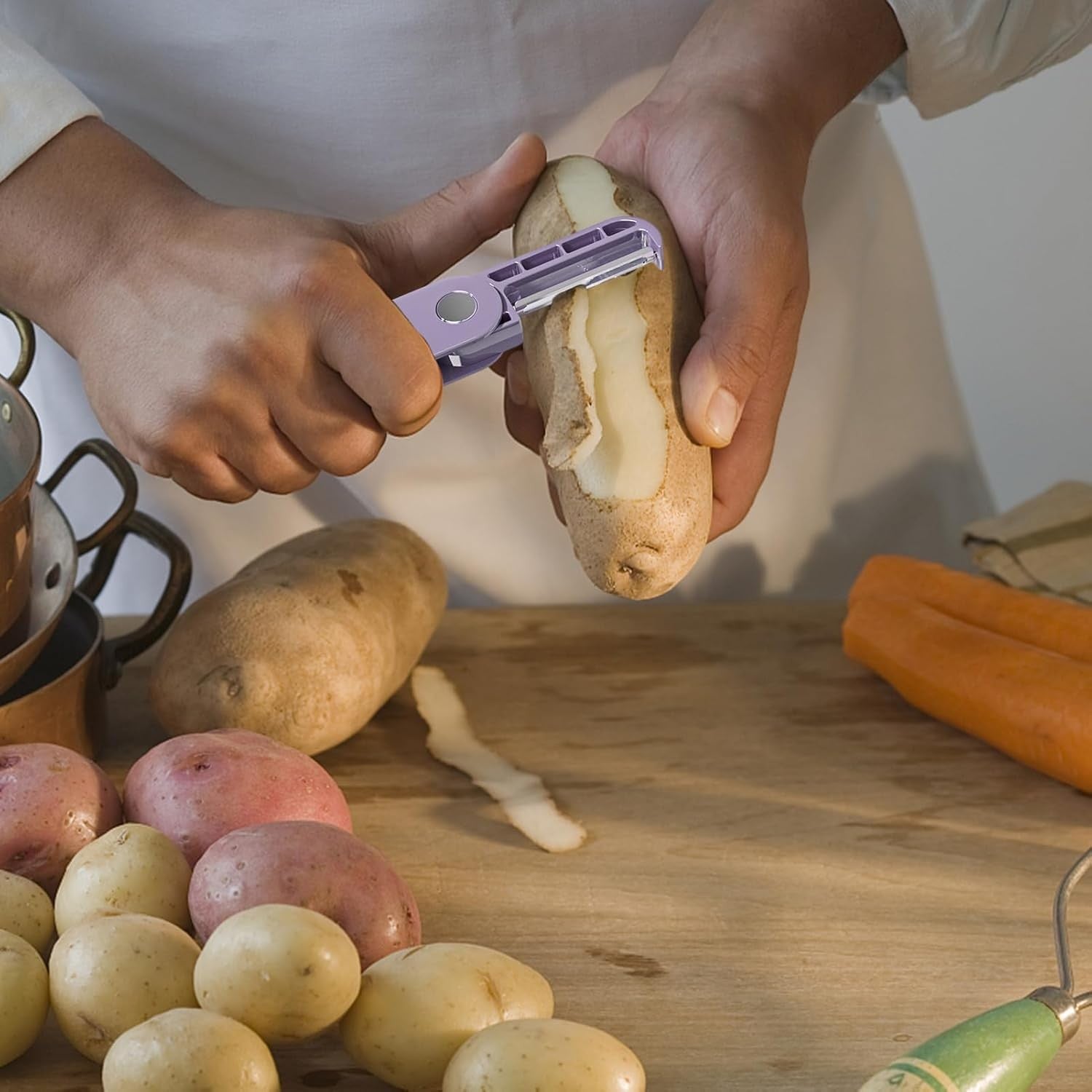 Peeler pentru Legume si Fructe, 3.6 x 9.1 cm, Multifunctional, Curatator Pliabil, din ABS si Otel Inoxidabil, Mov