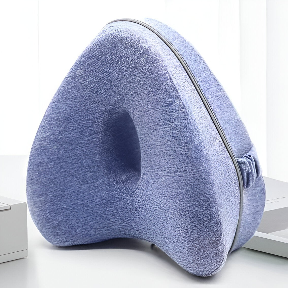Perna Ortopedica pentru Picioare, Multifunctionala, Confortabilă, in Forma de Inima, Spuma cu Memorie, Curea Anti-cadere, 25x23x13 cm, Albastru