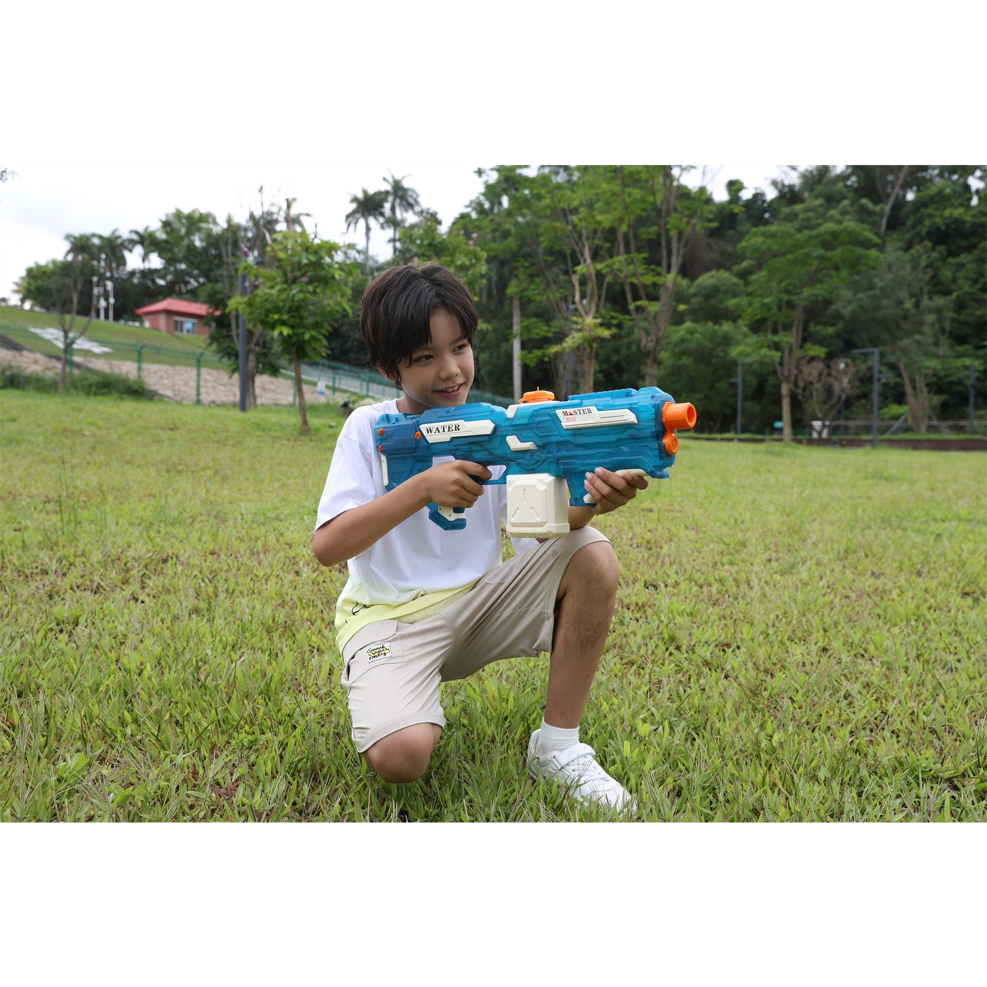 Pistol cu Apa Electric, +6 Ani, Rezervor 650 ml, Incarcare USB, din Plastic, 59 x 23 x 6 cm, Albastru