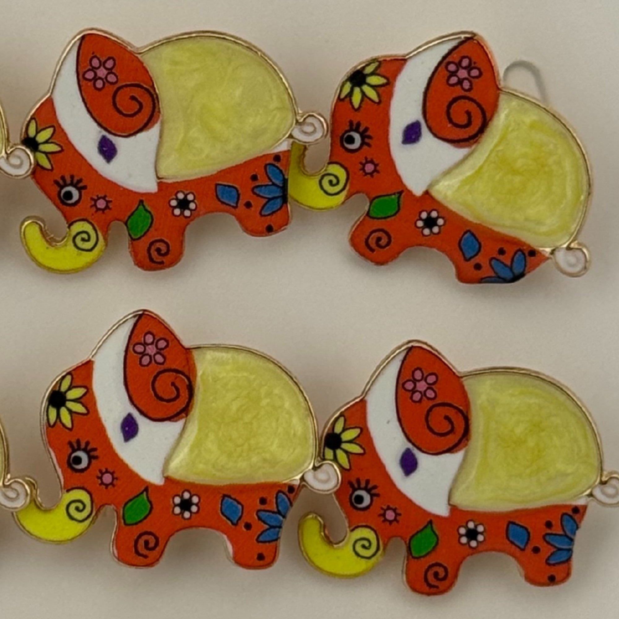 Set 12 Brose Martisor pentru Copii, Model Elefant cu Design, Multicolor