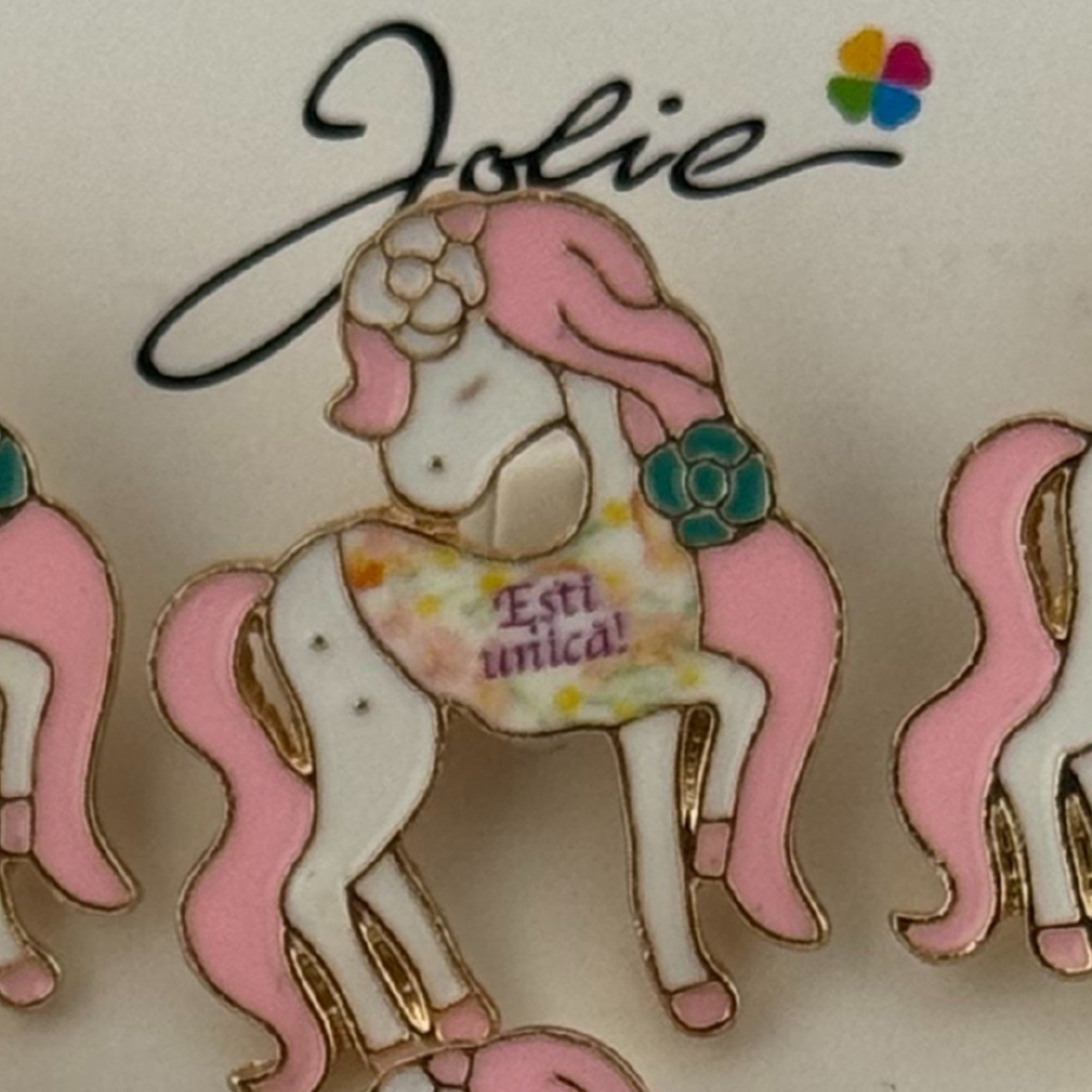 Set 12 Brose Martisor pentru Copii, Model Unicorn cu Par Roz, cu Mesaj Esti Unica, Multicolor