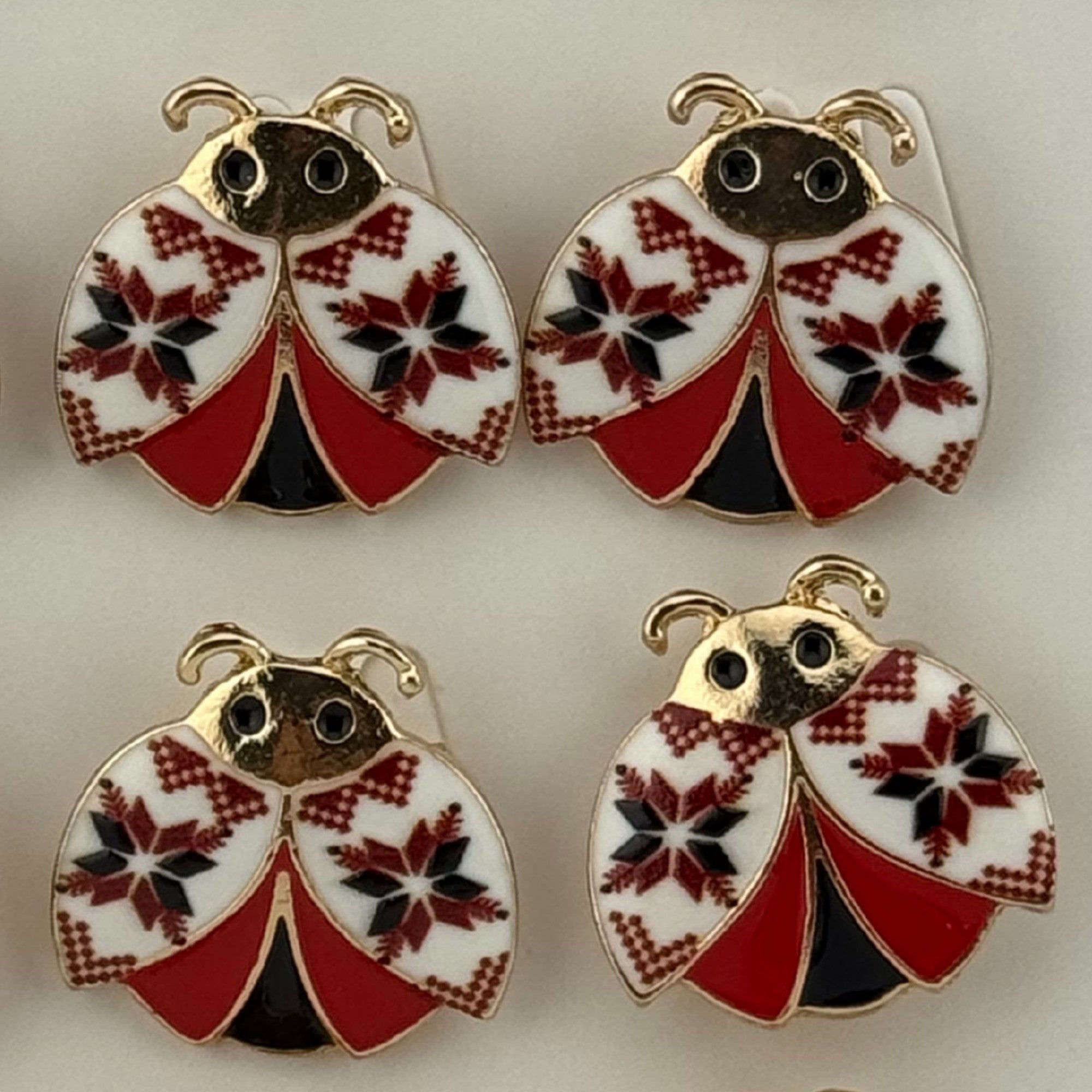 Set 12 Brose Martisor Primavara, Model Buburuza cu Motiv Traditional