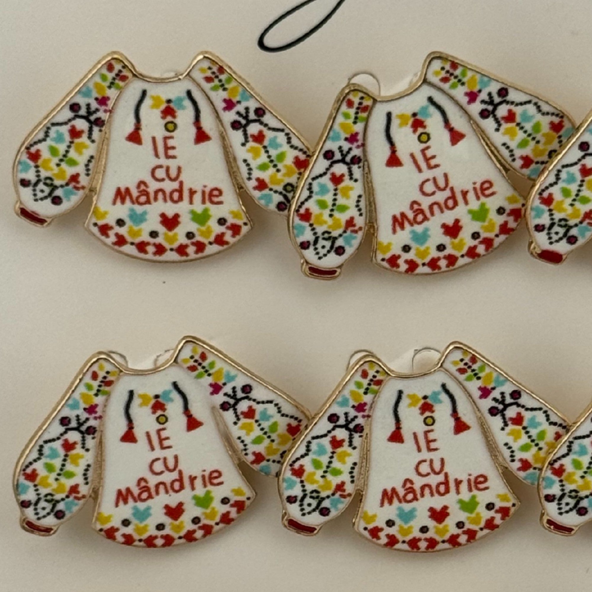 Set 12 Brose Martisor Primavara, Model Ie, Mesaj Ie cu Mandrie, Multicolor