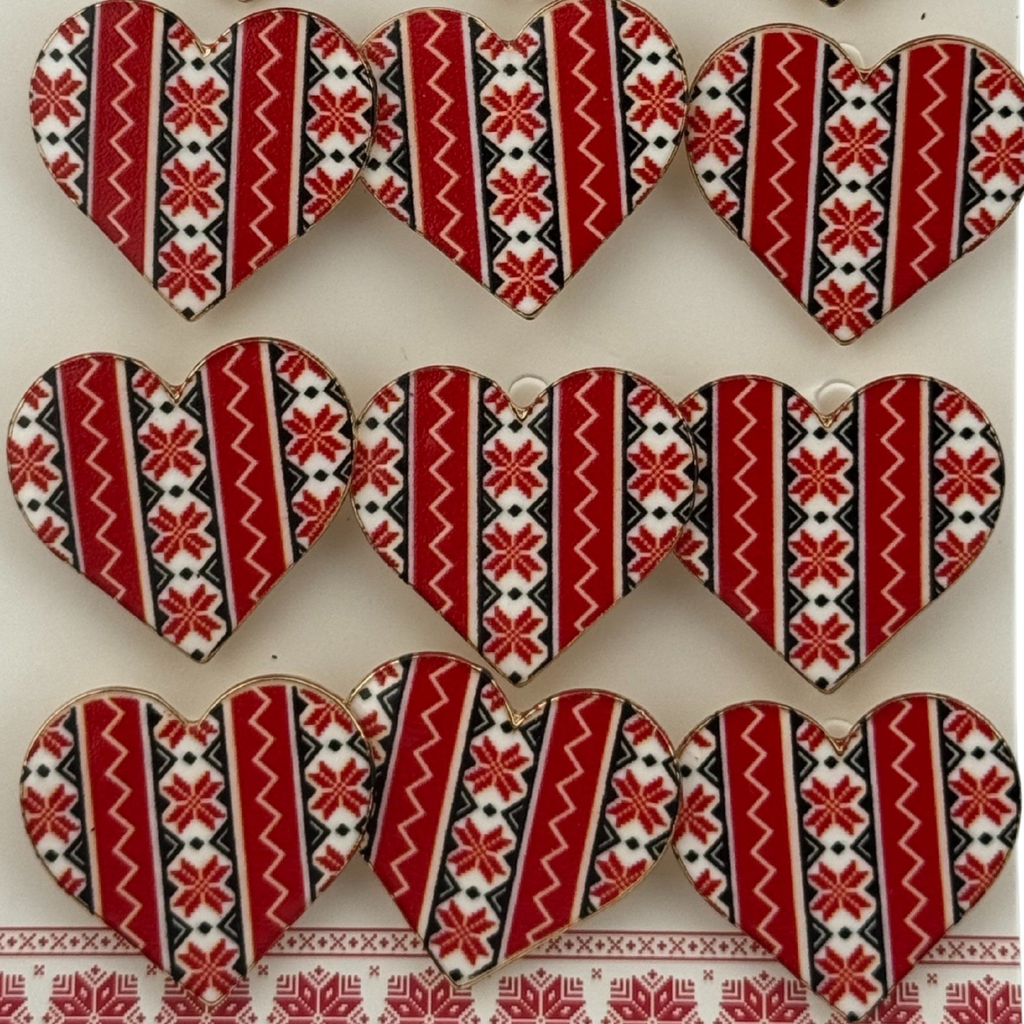 Set 12 Brose Martisor Primavara, Model Inima Rosie cu Motiv Traditional, Rosu