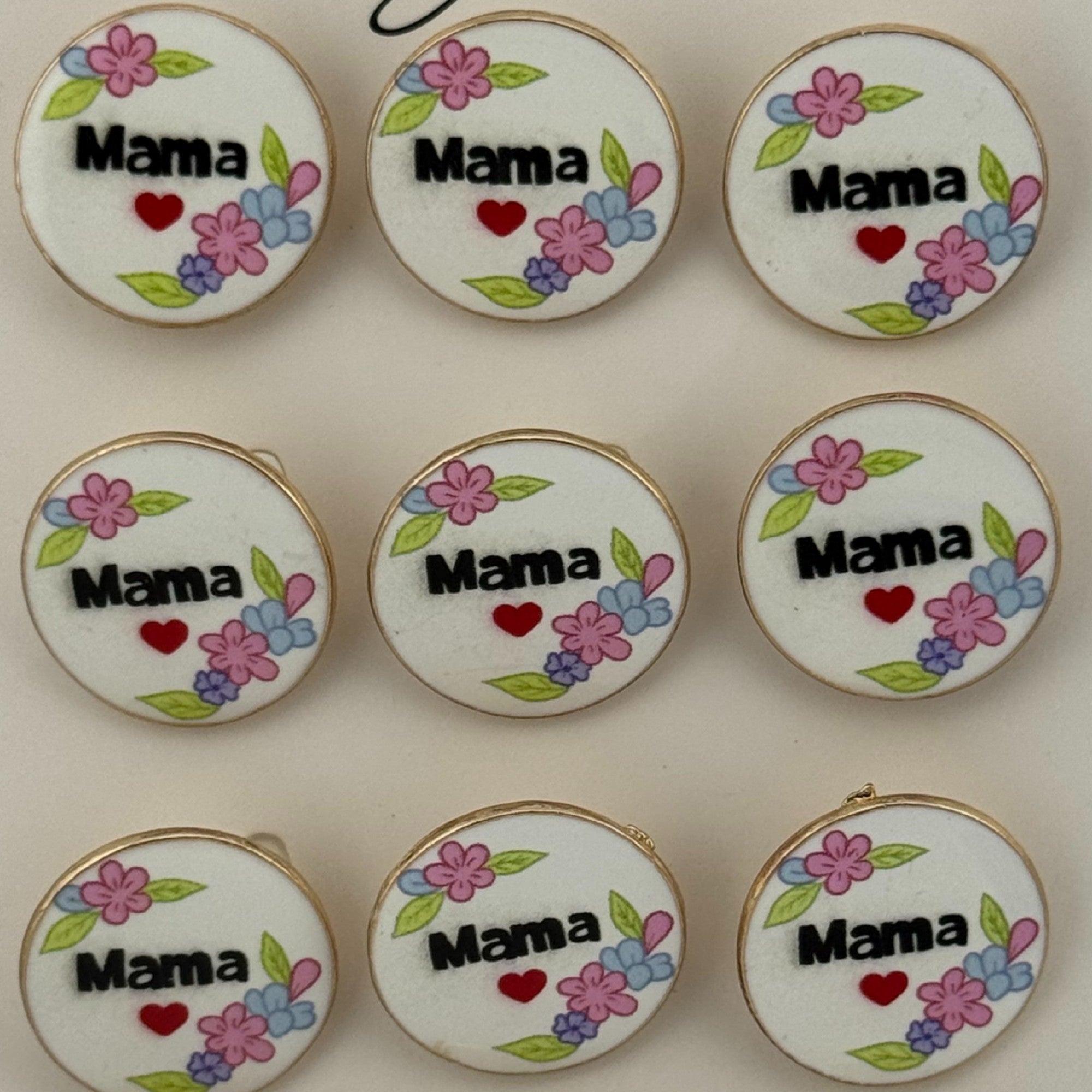 Set 12 Brose Martisor Primavara, Model Rotund cu Flori, Mesaj Mama, Multicolor