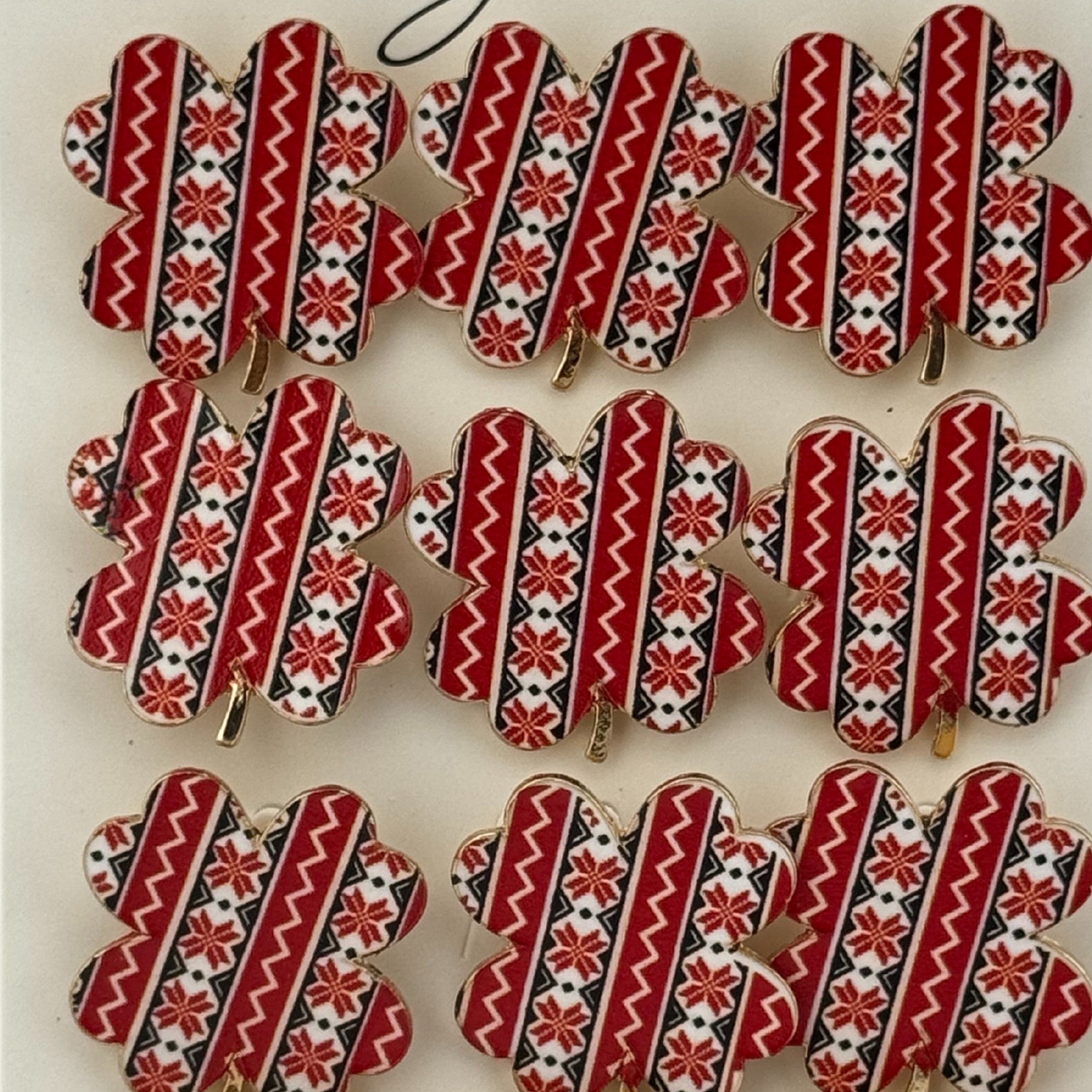 Set 12 Brose Martisor Primavara, Model Trifoi cu Motiv Traditional, Multicolor