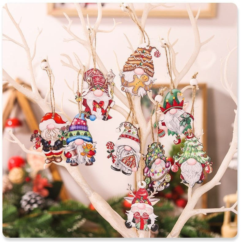 Set 18 Decoratiuni de Craciun din Lemn, cu Snur pentru Agatare in Brad, Model Gnomi, Diferite Dimensiuni, Multicolor