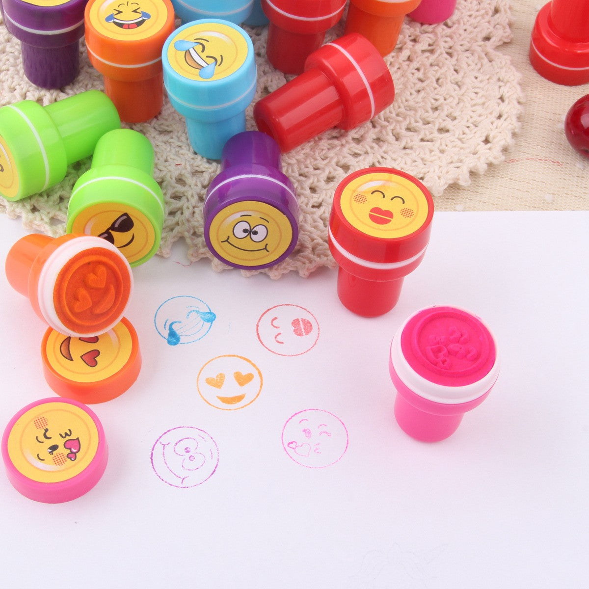 Set 26 Stampile, Flippy, pentru Copii 4-6 Ani, Model Fete Zambitoare Emoji, 20 x 10 x 2 cm, Multicolor