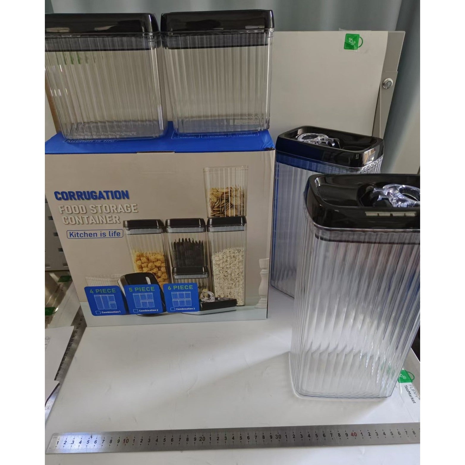 Set 4 Recipiente din Plastic, pentru Alimente/Obiecte, Inchidere Ermetica, Textura Ondulata, 2 x 1.5l, 2 x 3.3 l, Transparent