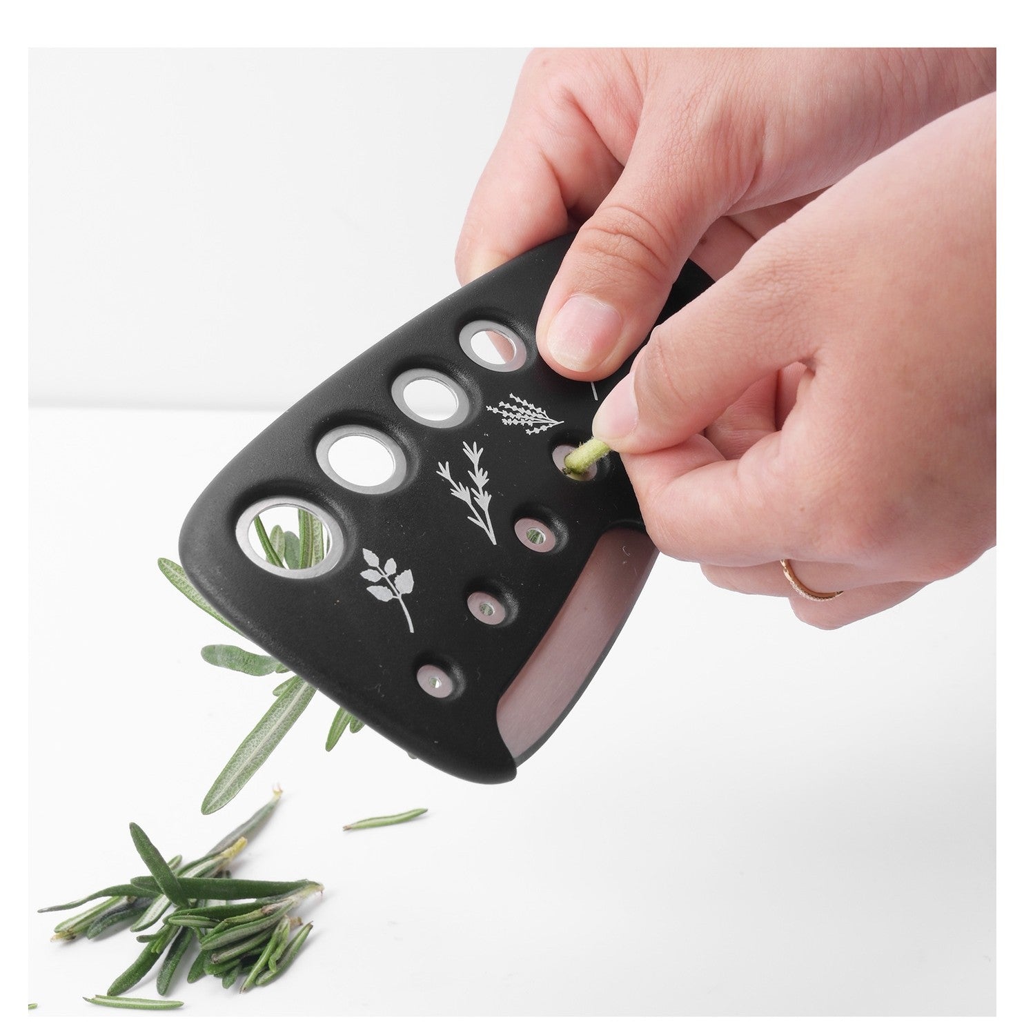 Set 6 in 1 mini ustensile bucatarie taietor pizza, cutit, curatator, razatoare, desfacator, presa usturoi, manere din ABS, lame ascutite din otel inoxidabil, 7.1 x 12.9 x 4.8 cm, negru