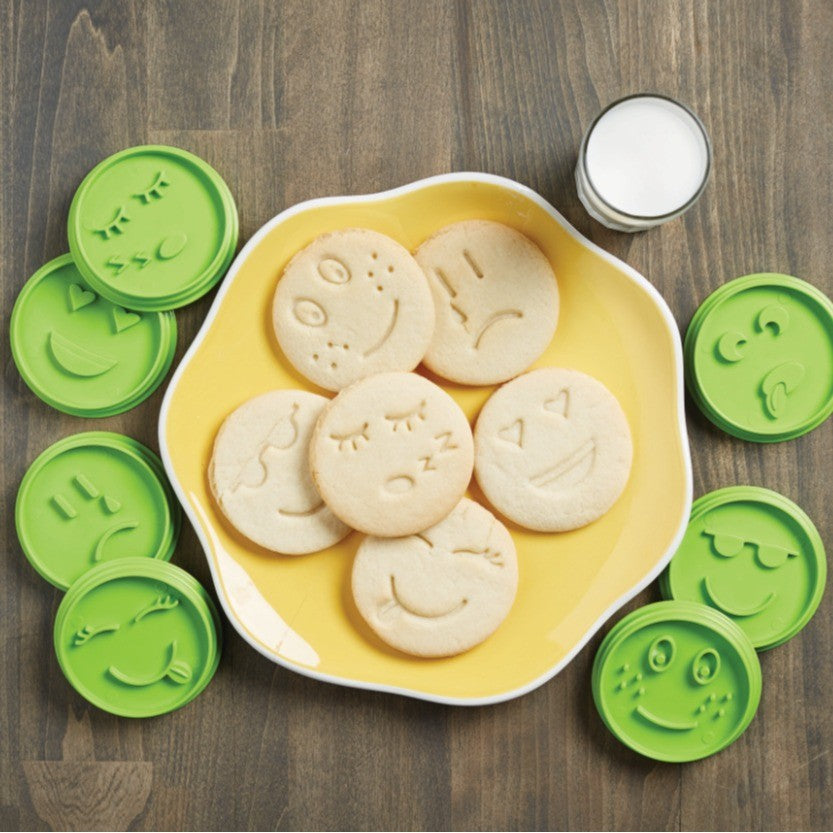 Set 7 Forme de Prajituri, Model Emoticoane Smiley Face, Diferite Expresii, 7.7 x 1.5 cm, din PP, Verde