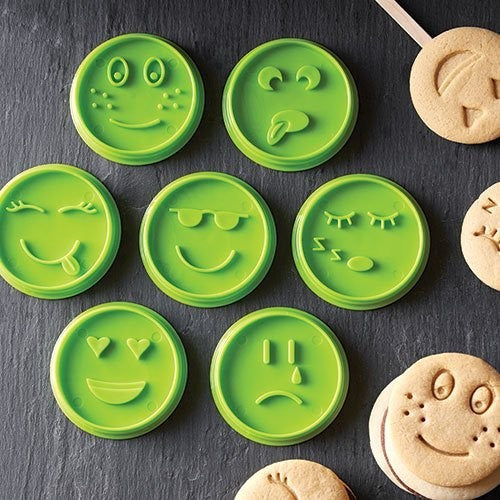 Set 7 Forme de Prajituri, Model Emoticoane Smiley Face, Diferite Expresii, 7.7 x 1.5 cm, din PP, Verde