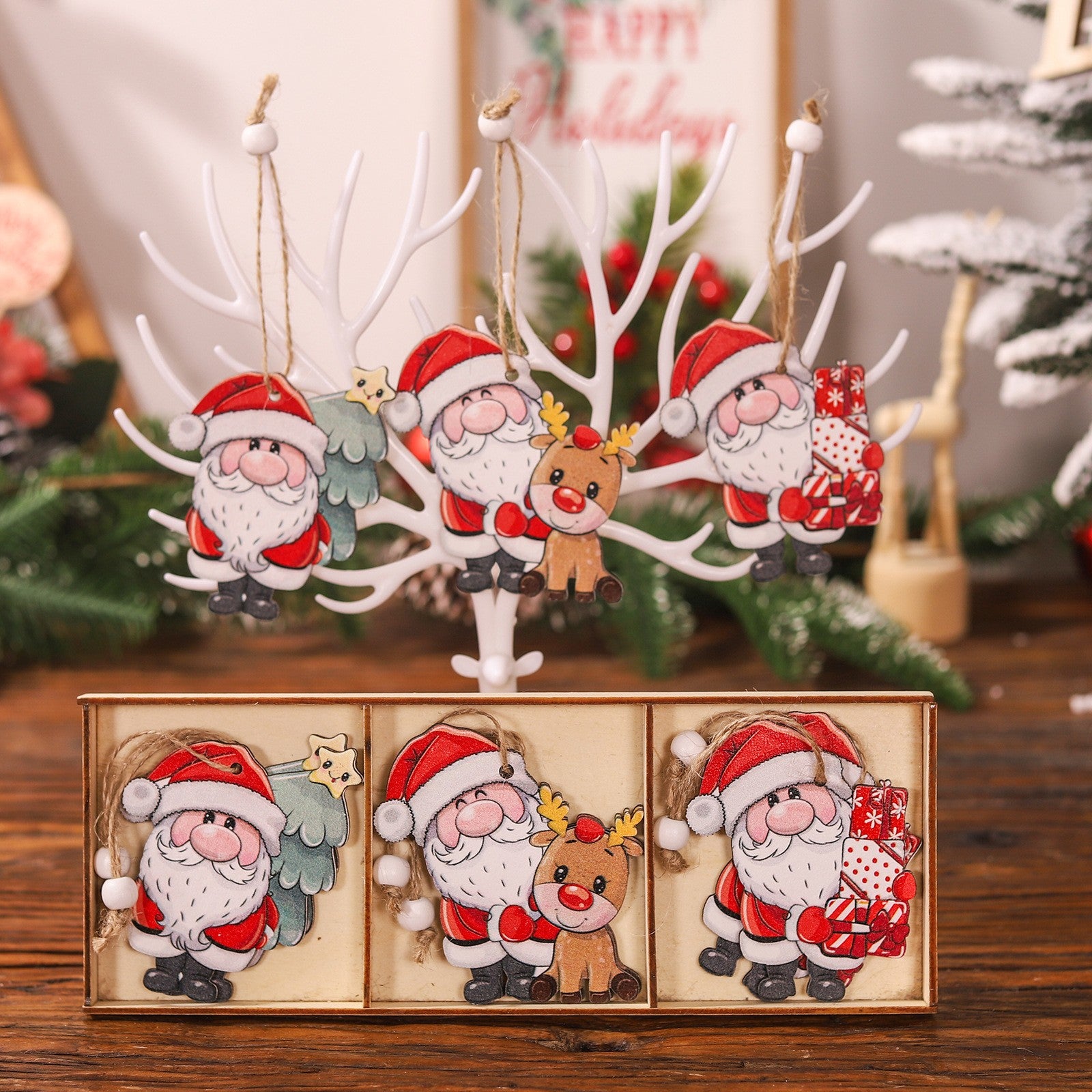 Set 9 Decoratiuni de Craciun din Lemn, cu Snur pentru Agatare in Brad, 3 Modele, Model Mos Craciun cu Brad, Ren si Cadouri, Diferite Dimensiuni, Multicolor