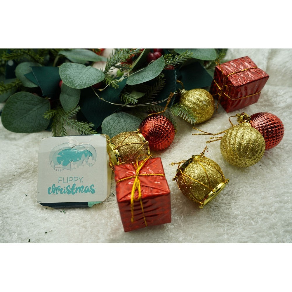 Set de 12 ornamente de brad, de tip Glob, Rosu/ Auriu, din polistiren, cu finisaj sclipitor , cutie 4 cm adancime x 20 cm inaltime x 12 cm lungime)