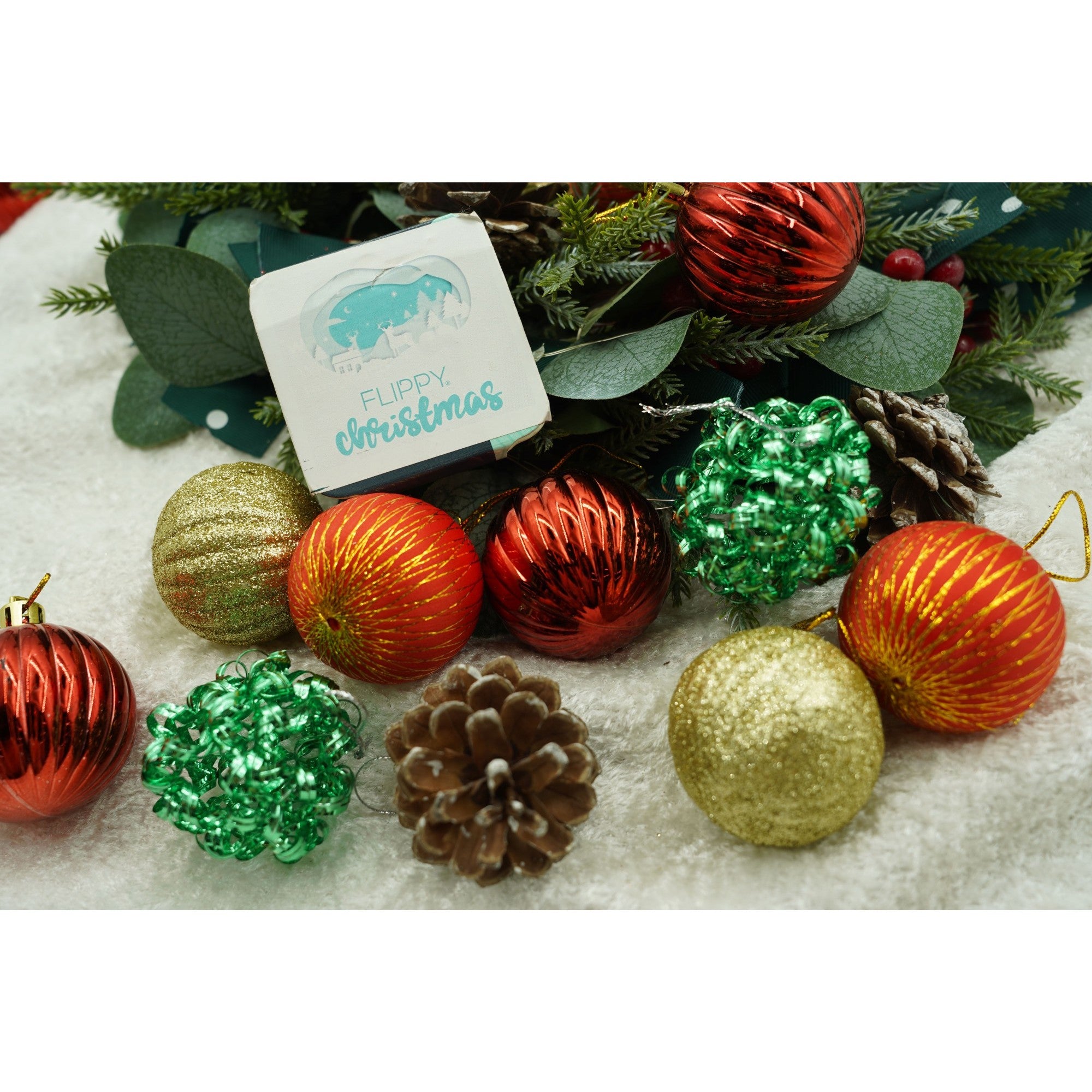 Set de 35 ornamente de brad, de tip Glob, Multicolor, din polistiren, cu finisaj sclipitor , cutie 14 cm adancime x 23 cm inaltime x 14 cm lungime)