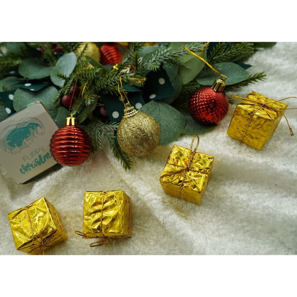 Set de 35 ornamente de brad, de tip Glob, Rosu/ Auriu, din polistiren, cu finisaj sclipitor , cutie 11 cm adancime x 19 cm inaltime x 11 cm lungime)