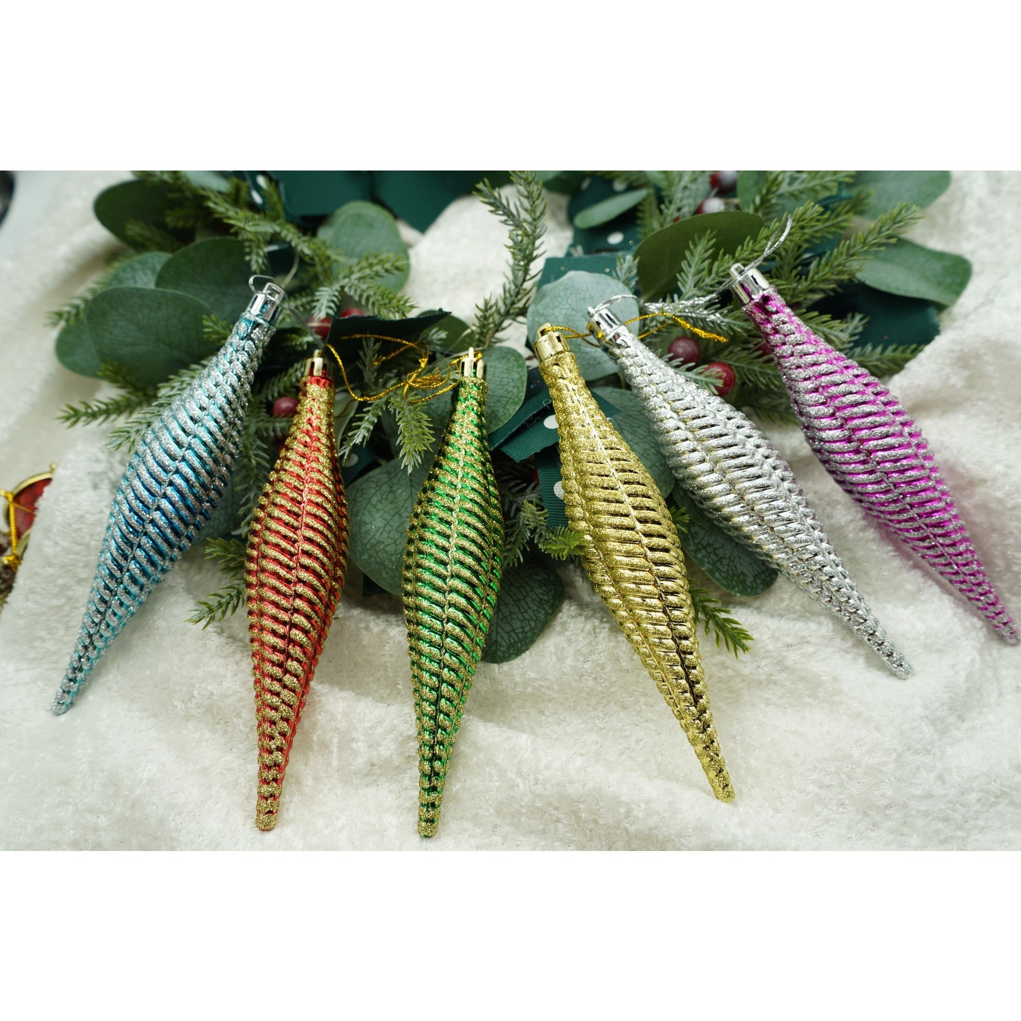 Set de 6 ornamente de brad, de tip Asimetric, Multicolor, cu ø de 3.5 cm, din plastic, cu finisaj sclipitor , cutie 16 cm inaltime x 9.5 cm lungime x 7 cm adancime