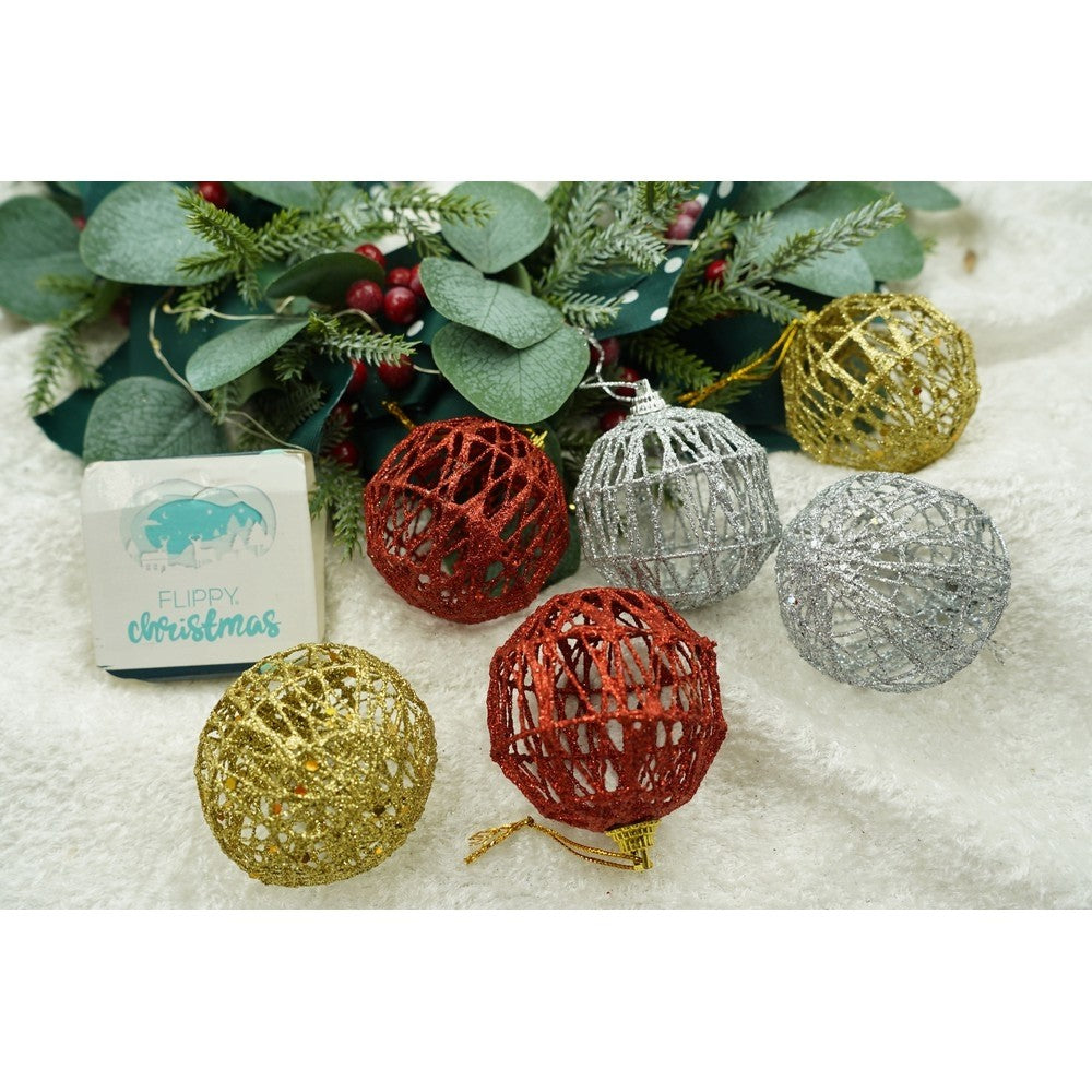Set de 6 ornamente de brad, de tip Glob, Multicolor, cu ø de 6 cm, din metal, cu finisaj sclipitor , cutie 6 cm adancime x 34 cm lungime x 6 cm inaltime
