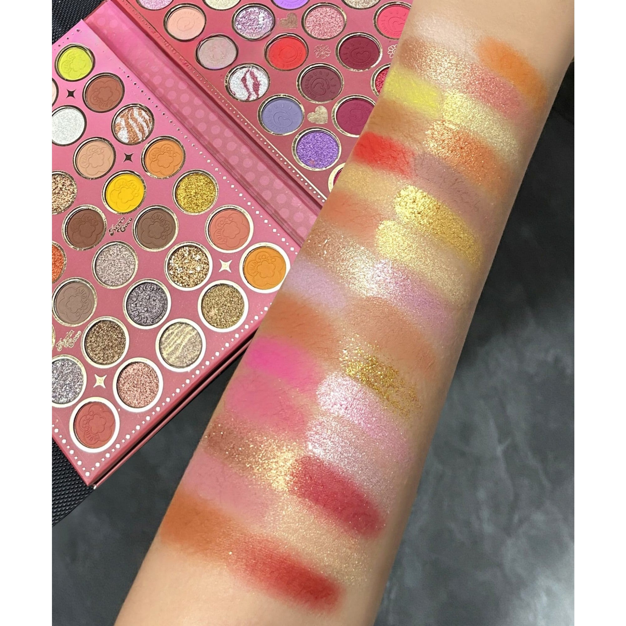 Paleta de Machiaj, KEVIN &amp; COCO, Good Luck, Fard de Pleoape, Iluminator, Blush Cremos, 117 culori, 19 x 14.8 x 3.4 cm