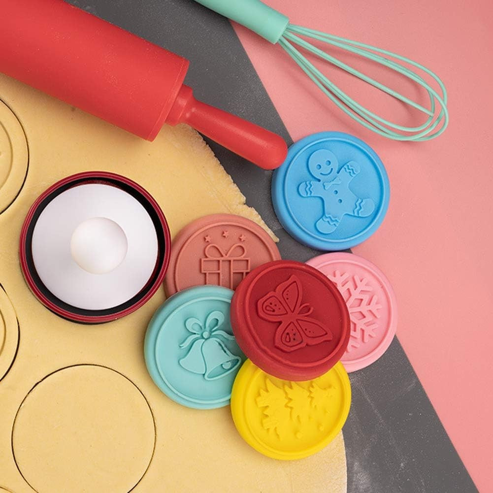 Set 6 stampile pentru prajituri tematica de Craciun, din silicon alimentar non-toxic, taietor aluat inclus, 6 cm, maner din plastic, compact, usor de depozitat