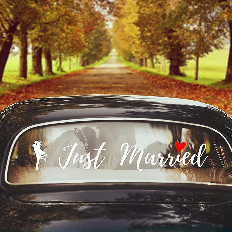 Sticker Autocolant, Tematica Nunta, Model Indragostiti, cu Scris Just Married, 50x11.5 cm, Alb