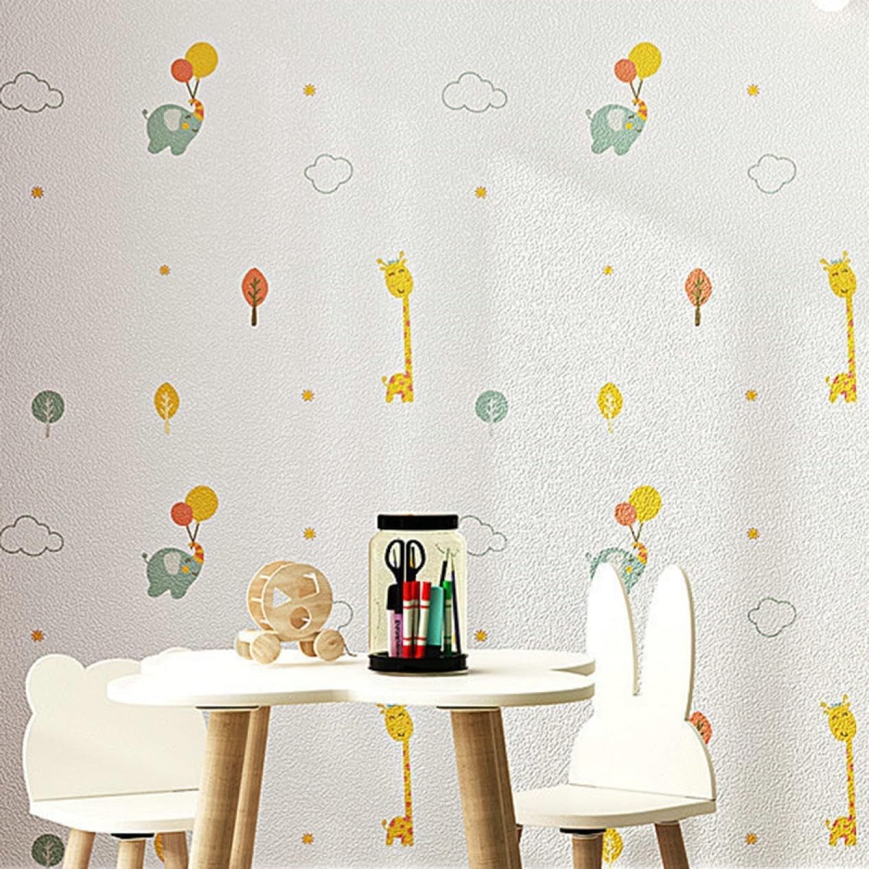Rola Autoadeziva pentru Perete, din Panza, 10 m, Rezistenta la Umezeala, 2.5 mm Grosime, Model Girafa si Elefant, Multicolor