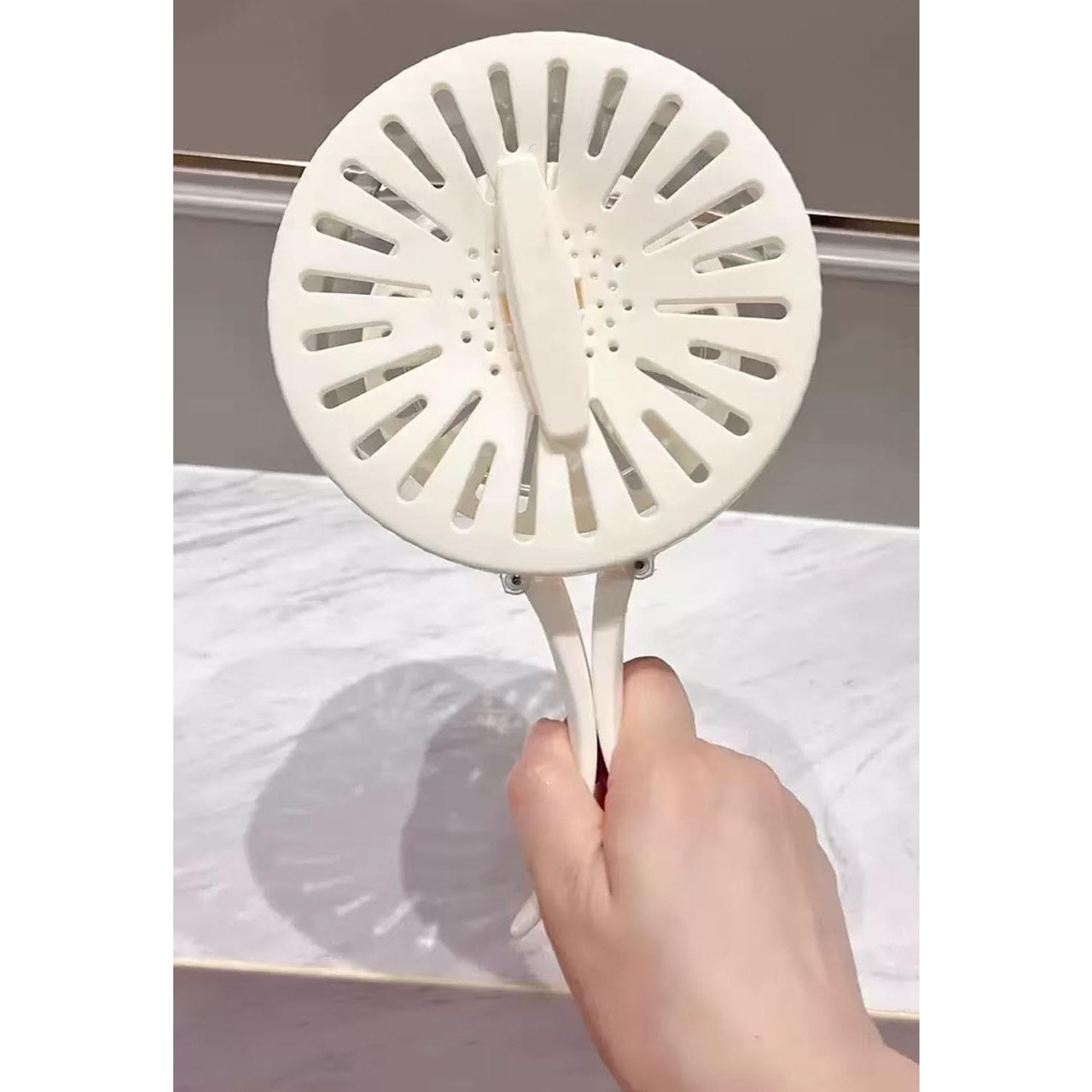 Strecuratoare 2 in 1 pentru Fructe si Legume, Cos de Scurgere si Cutie de Depozitare, 15.5 x 8.3 cm, din PP, cu Maner si Capac, Alb