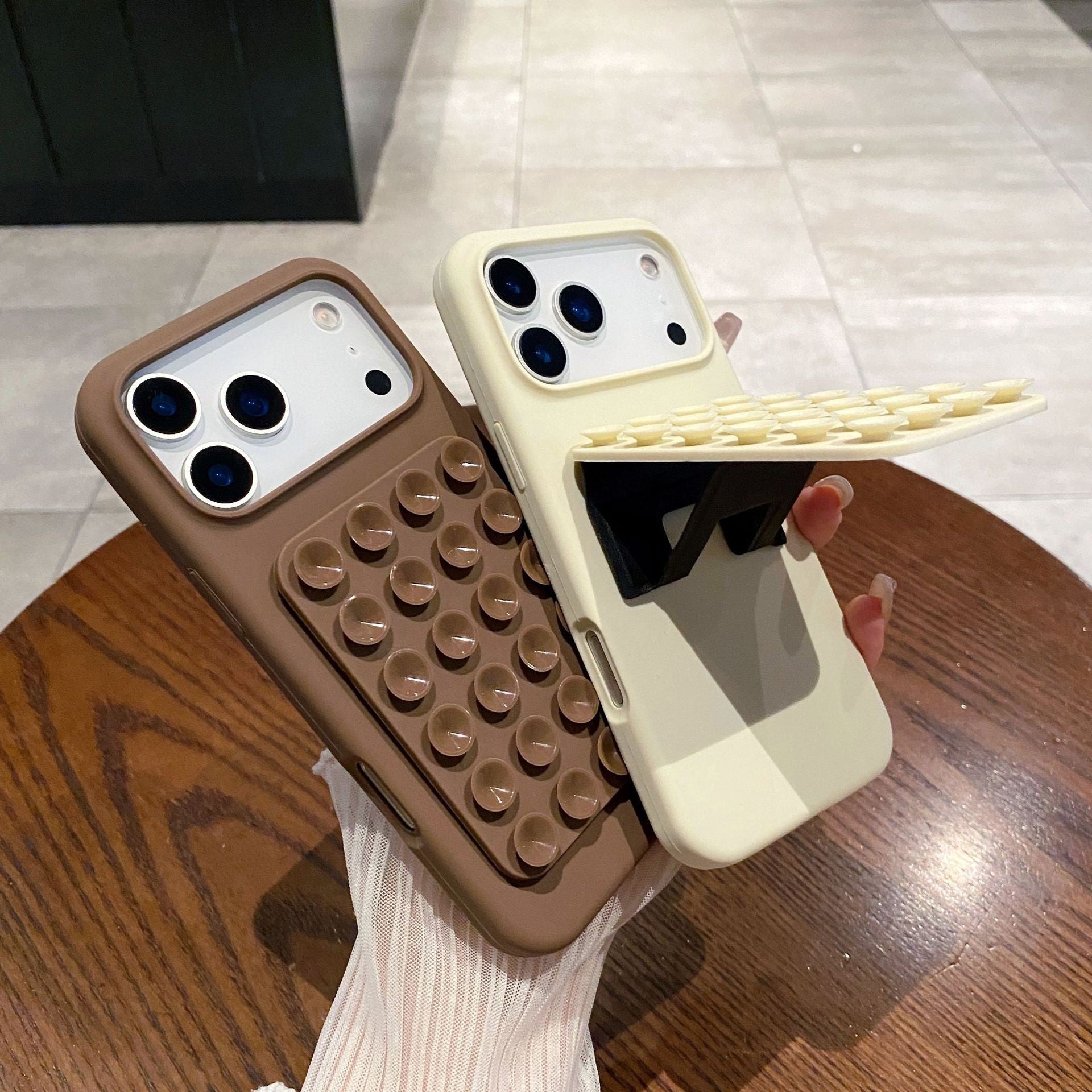 Husa din Silicon pentru iPhone 17, Carcasa de Protectie cu Ventuze, din Cauciuc Moale Rezistenta la Socuri, Galben