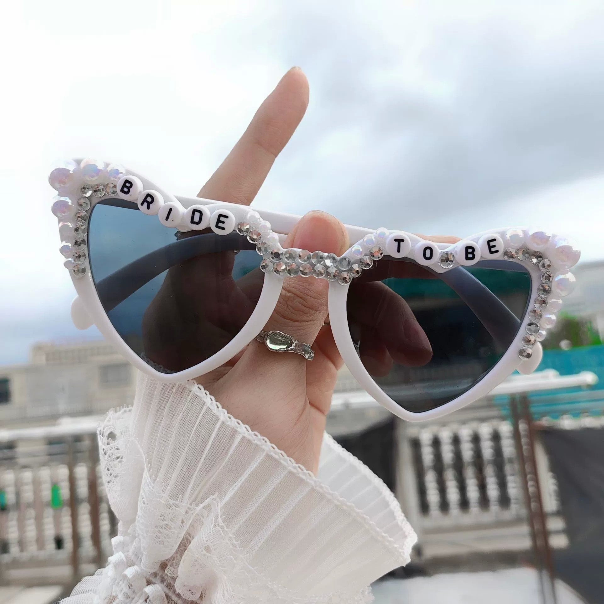 Ochelari Decorativi, Model Bride to Be, cu Perle, pentru Nunta, din PC, 15.3 x 5.7 x 14.5 cm, Alb