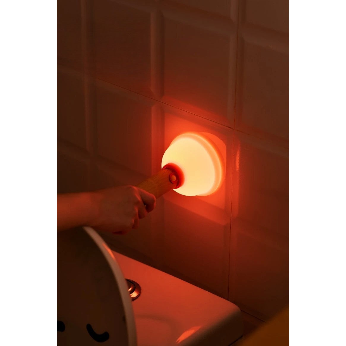 Lampa Nocturna, Model Ventuza de Toaleta, Alimentare USB, din Lemn si Silicon, 16 x 9 cm, Portocaliu