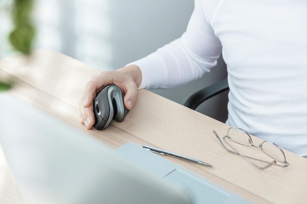 MOUSE TRUST, "Verro Ergonomic", PC sau NB, wireless, 2.4GHz, optic, 1600 dpi, butoane/scroll 6/1, buton selectare viteza, negru, "TR-23507"