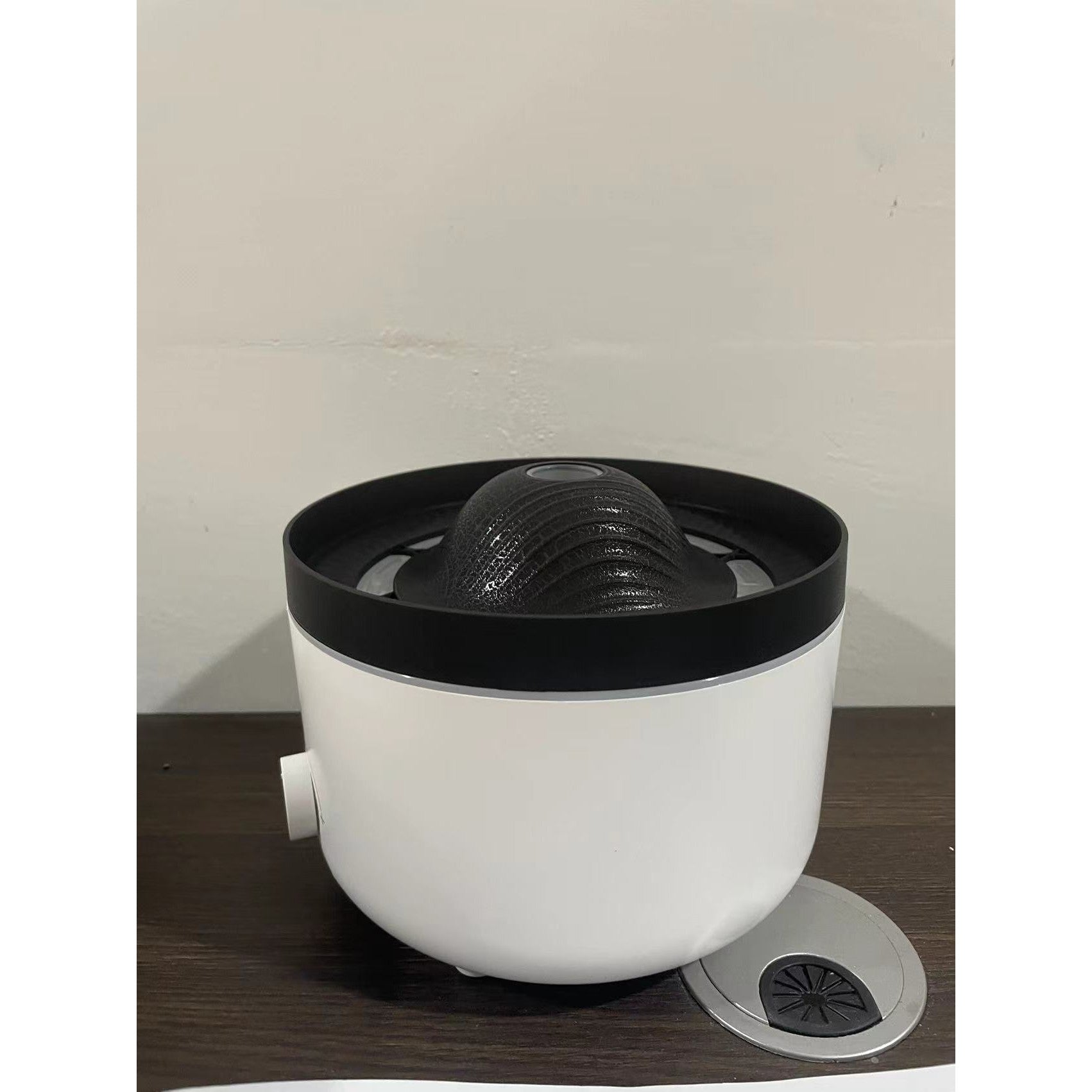 Umidificator de tip vulcan, cu aromaterapie, cu telecomanda, 560 ml, model V21A, alb