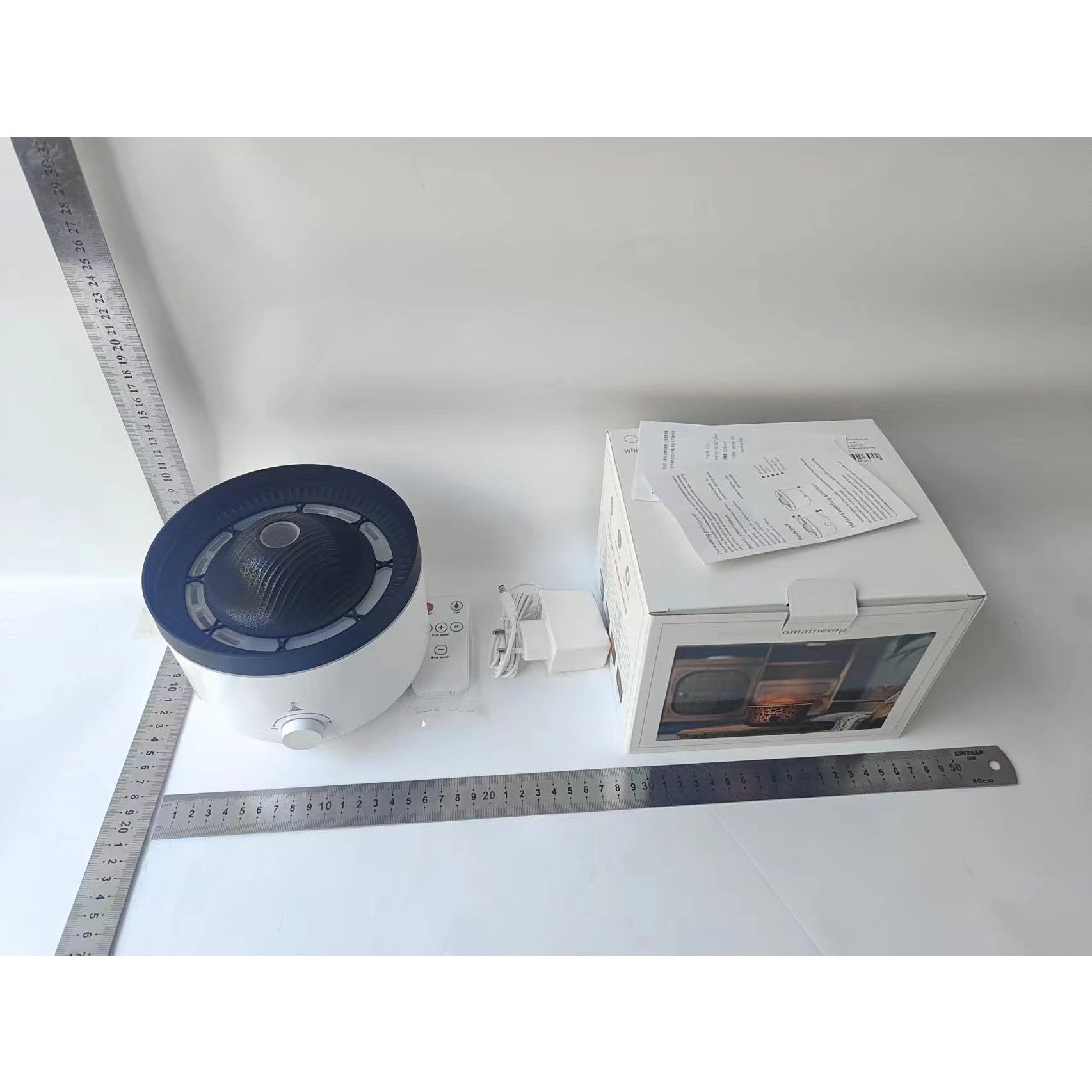 Umidificator de tip vulcan, cu aromaterapie, cu telecomanda, 560 ml, model V21A, alb