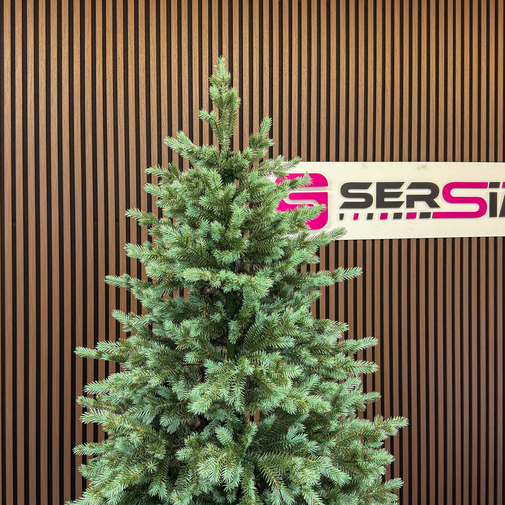 Brad artificial Sersimo, Scandinavia, verde cu varfuri argintii, integral 3D, 210 cm