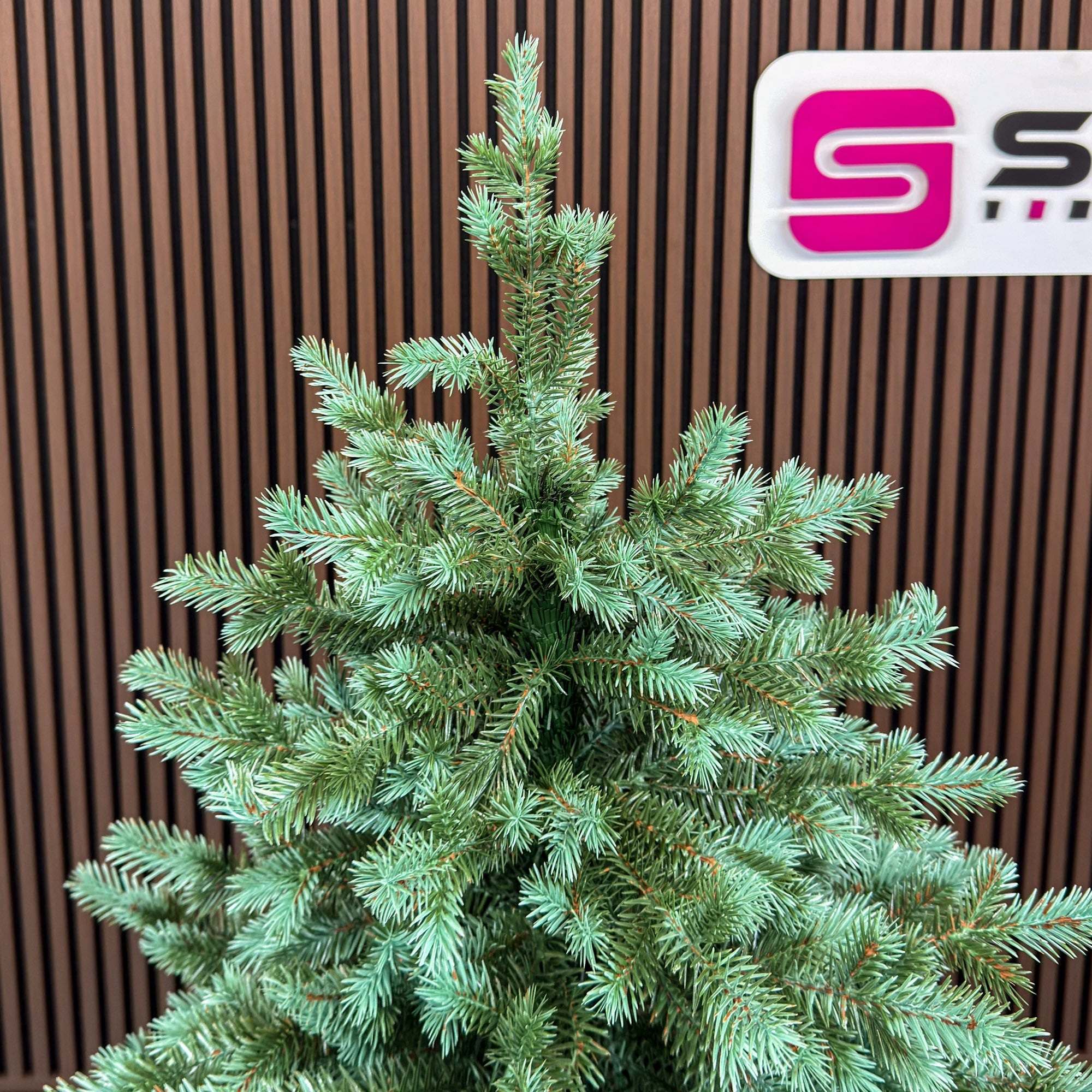 Brad artificial Sersimo, Scandinavia, verde cu varfuri argintii, integral 3D, 230 cm