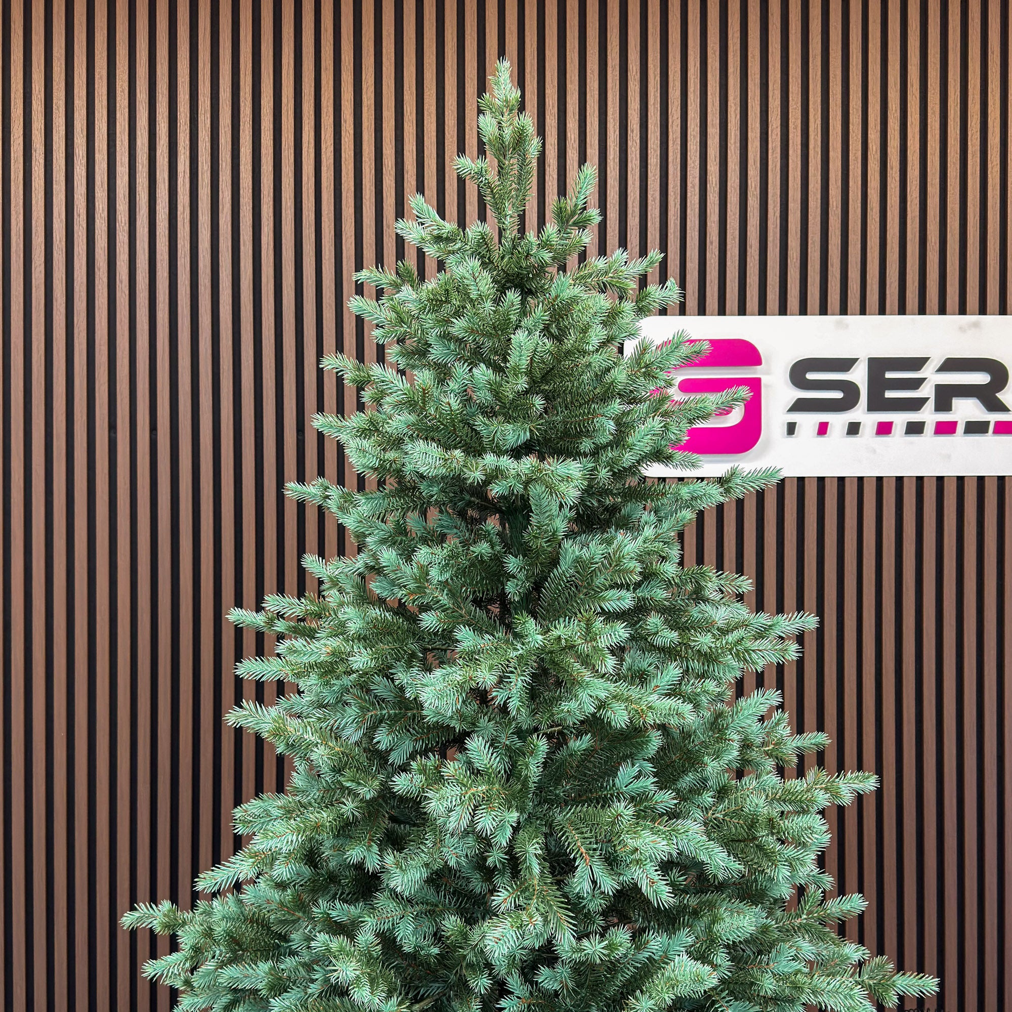 Brad artificial Sersimo, Scandinavia, verde cu varfuri argintii, integral 3D, 230 cm