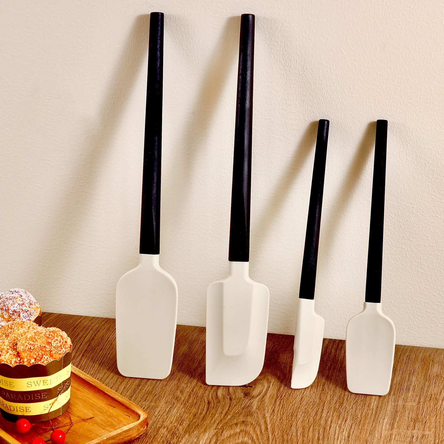 Ustensile de Bucatarie, Set din 4 bucati, din Silicon si Lemn, Spatule de Diferite Dimensiuni, Termo rezistente, Antiaderente, Instrument de Amestecat in Bucatarie, Alb-Negru